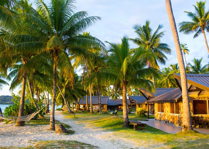 Plantation Island Resort - Accommodation - Beachfront Bure